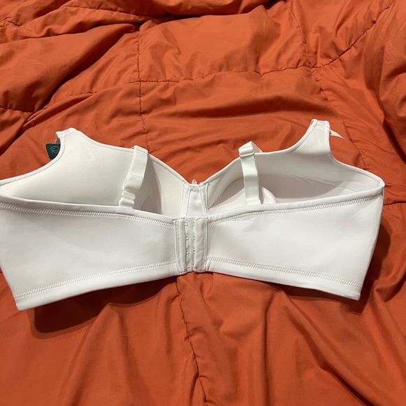 Radiant Vanity Fair Bra 2 ways straps. Size 40DD. New with tags - Picture 1 of 7